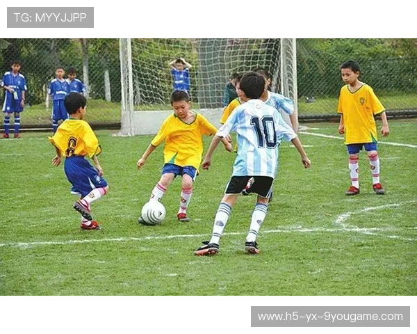 “校园足球特色课程助力青少年身心健康发展”，校园足球课程教学指南