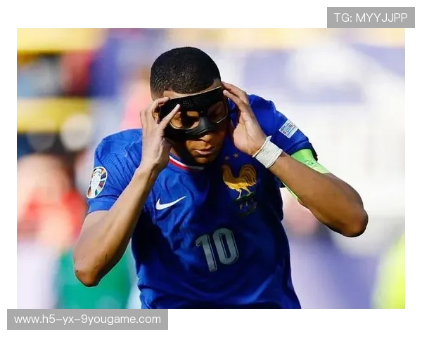 姆巴佩私下教小球员罚点球，严格却耐心获赞